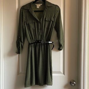 Max Studio Green and Black Long Tab-Sleeve Sheet Layer Dress